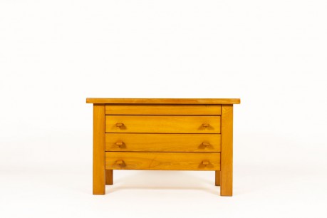 Commode à tiroirs en orme et cuir édition Maison Regain 1980