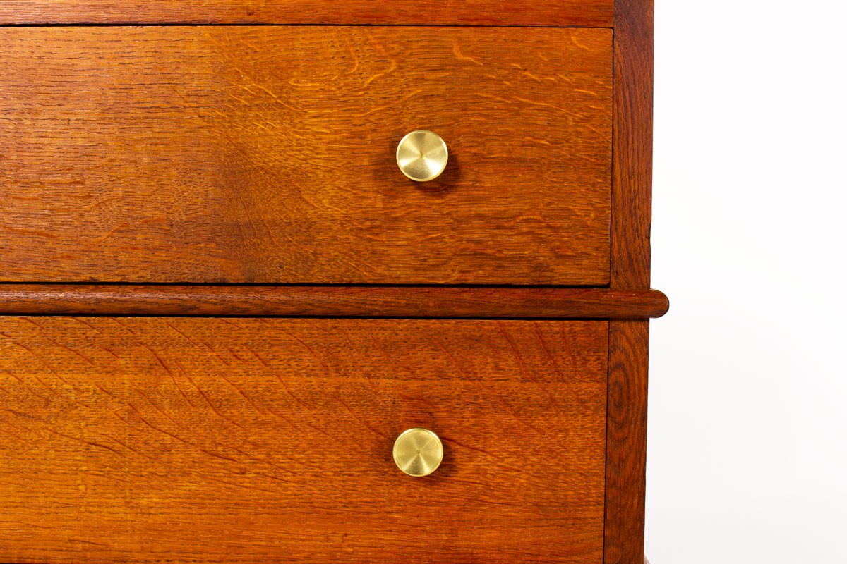 Chest of drawers in oak and brass Art Deco design 1930