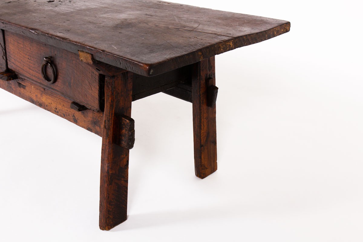 Table basse art populaire en chêne design brutaliste XIXème siècle