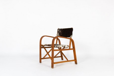 Fauteuil pliant hêtre et assise peau de vache 1950