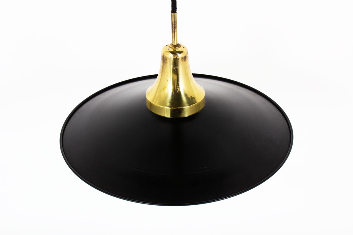 Counterweight pendant light in black metal and brass 1950