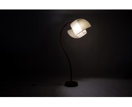 Lampadaire en bois et abat-jour beige courbé 1950