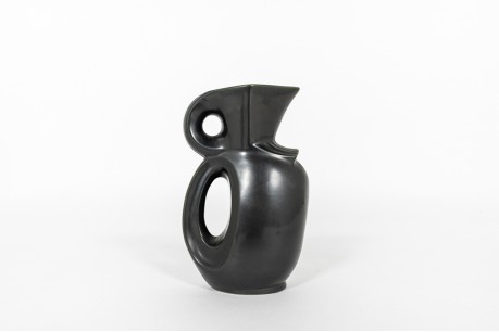 Pichet en céramique noir mat 1950