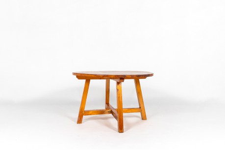 Round dining table in pine 1950