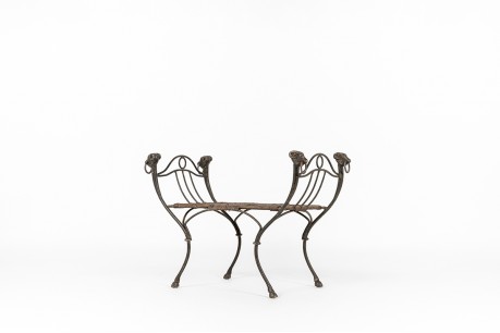 Tabouret en métal patiné et rotin 1930