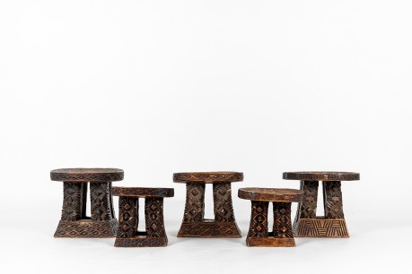 Tabourets monoxyles bois noir sculpté design africain 1950 set de 5