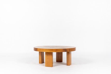 Round coffee table in elm edition Maison Regain 1980