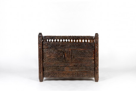 Storage cabinet in wood Indian design 1900
