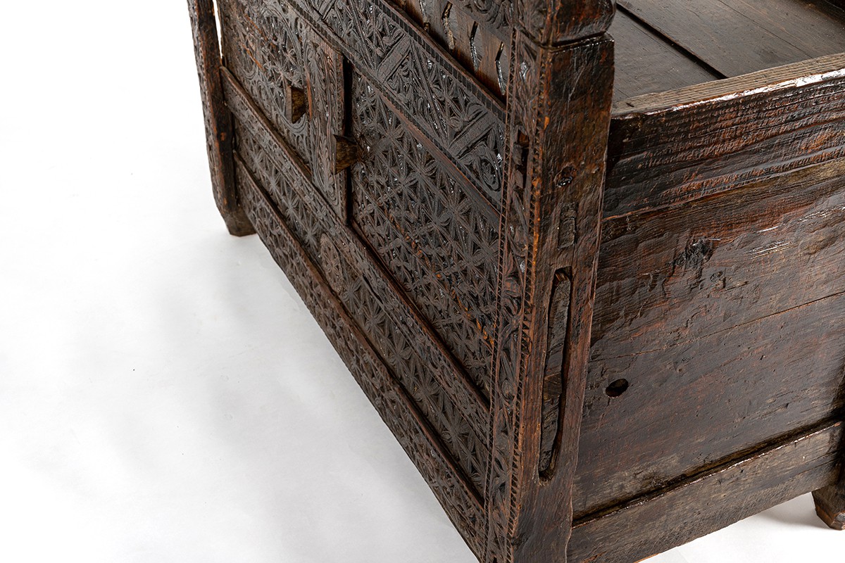 Storage cabinet in wood Indian design 1900