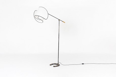 Floor lamp with counterweight in black metal and brass 1950