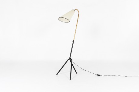 Tripod floor lamp rounded black metal arm black and beige lampshade minimalist design 1950