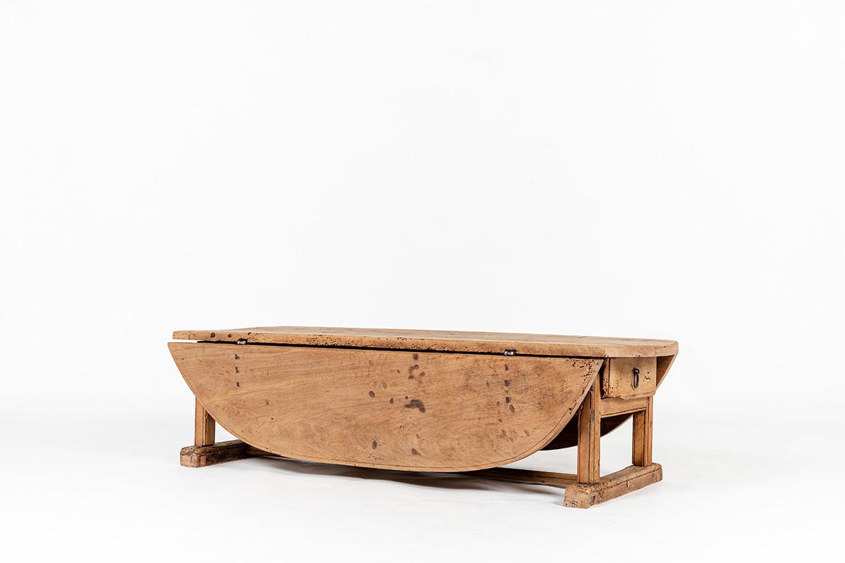 Large coffee table in oak Spanish brutalist design 1900