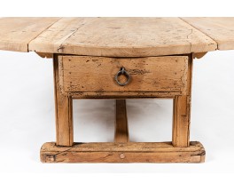 Table basse grand modèle en chêne design brutaliste espagnol 1900