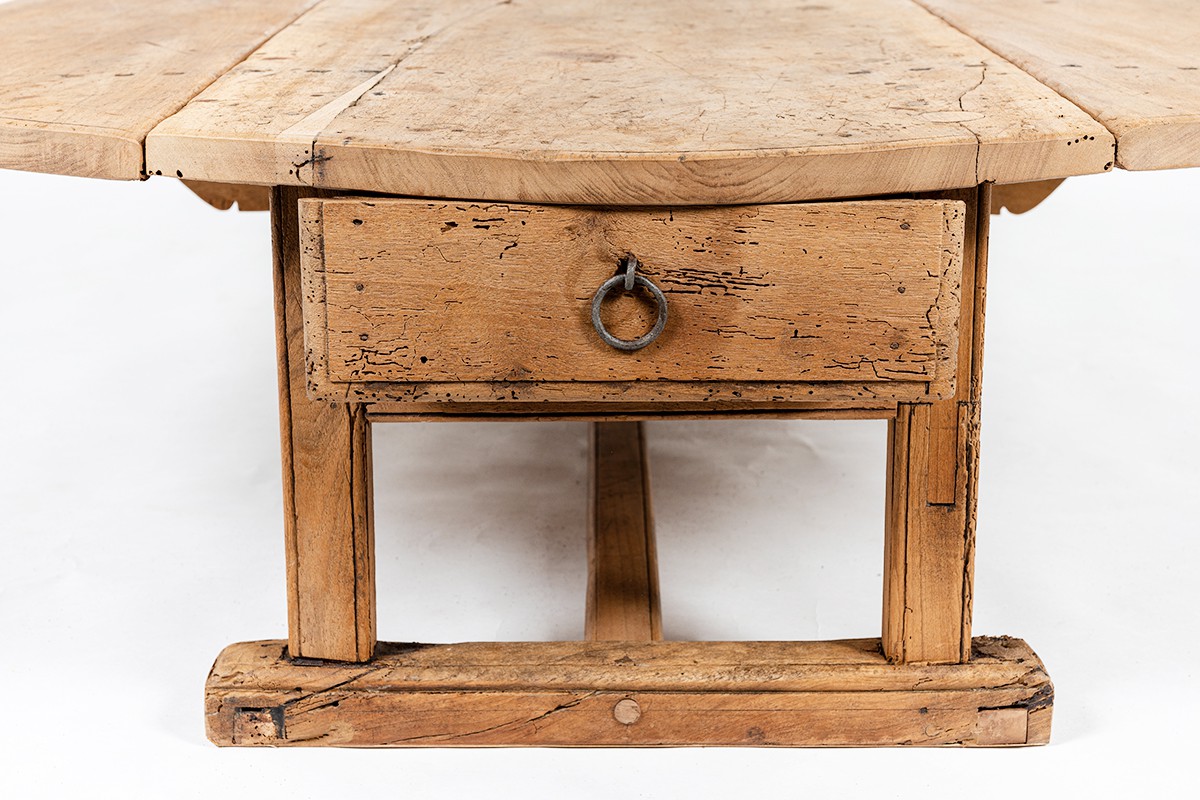 Large coffee table in oak Spanish brutalist design 1900