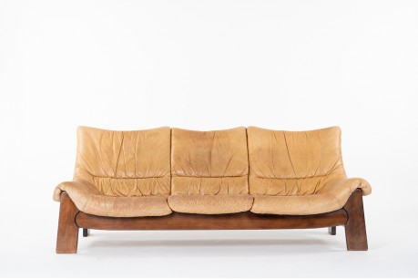 Sofa in pine and camel leather 1950
