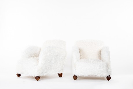 Armchairs in oak and white fur imitation fabric Art Deco design 1930 set of 2