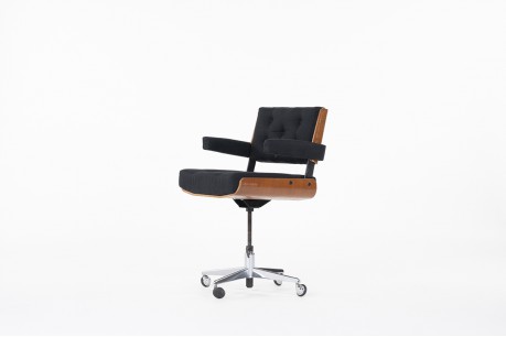Alain Richard office armchairs in walnut and black linen 1970