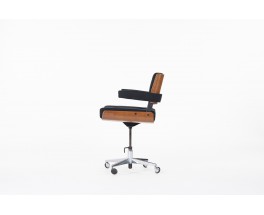 Fauteuil de bureau Alain Richard en noyer et lin noir 1970