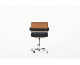 Fauteuil de bureau Alain Richard en noyer et lin noir 1970