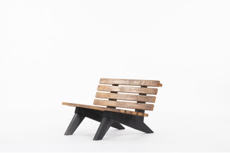 Banc à lattes en sapin avec piètement noir 1950