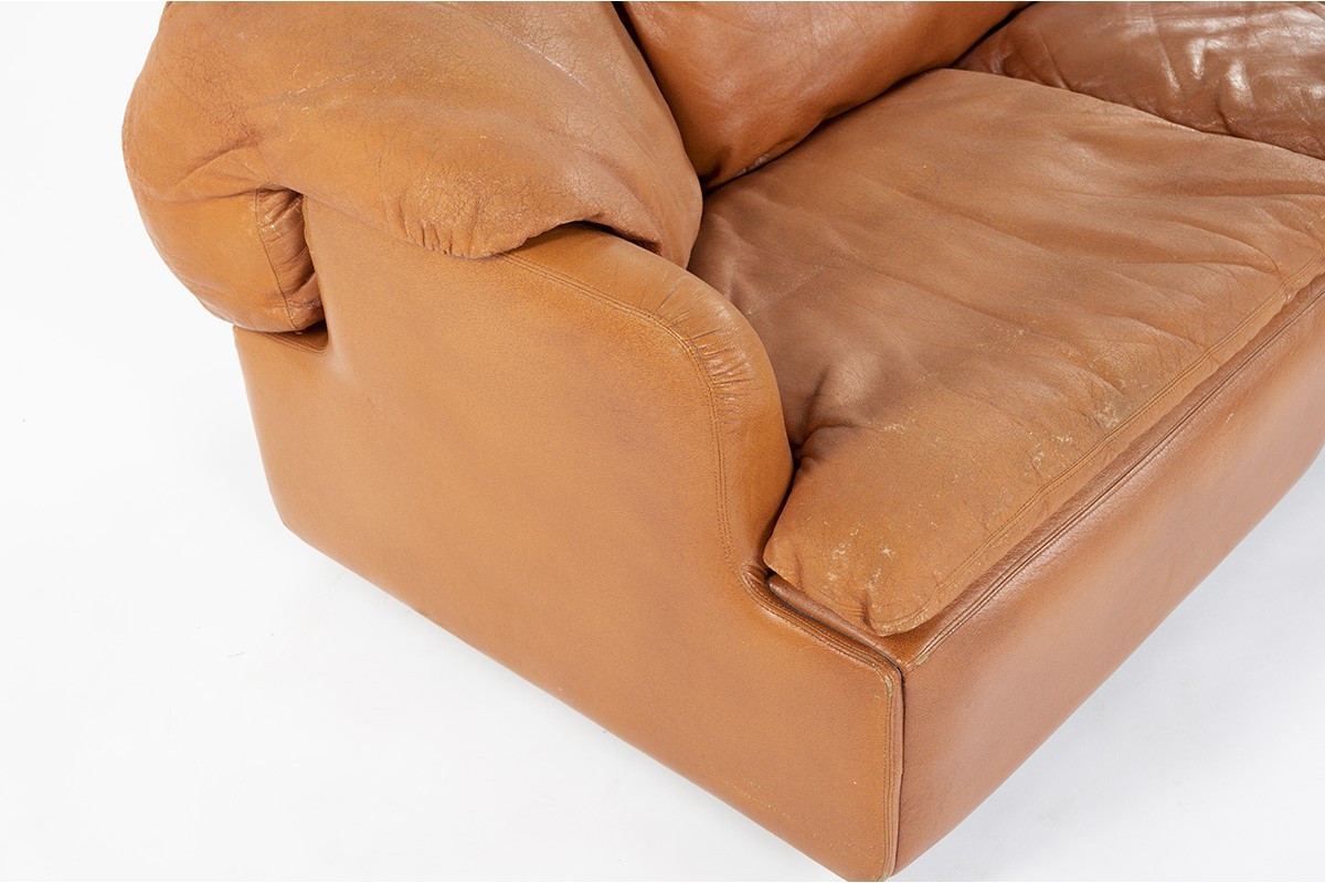 Alberto Rosselli sofa model Confidential in leather edition Saporiti 1970