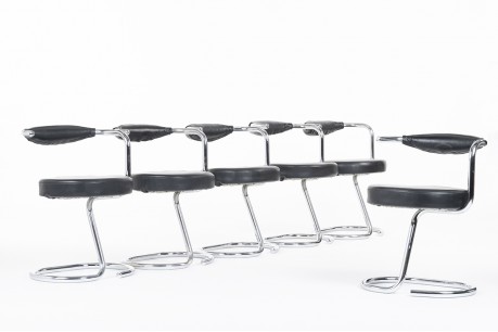 Chaises Giotto Stoppino modèle Cobra cuir noir et chrome 1970 set de 6