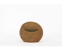 Fauteuil modèle boule en rotin et coussin laine verte 1960