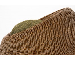 Fauteuil modèle boule en rotin et coussin laine verte 1960