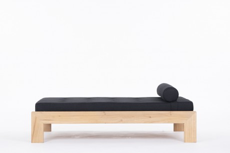 Daybed petit modèle en orme et tissu lin noir 1980