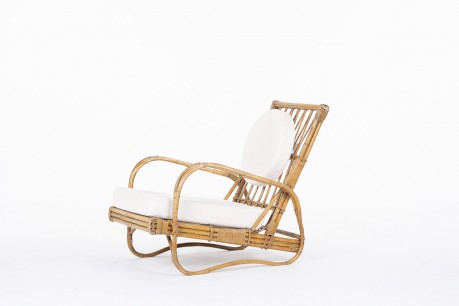 Fauteuil Audoux Minet en rotin avec coussins bouclette beige 1950