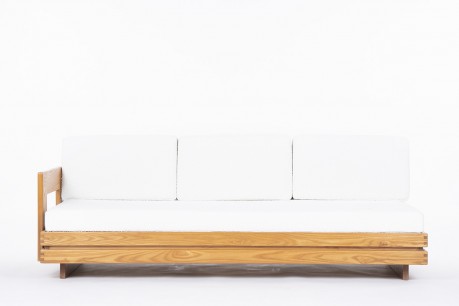 Banquette en orme et tissu bouclette Maison Thevenon 1980