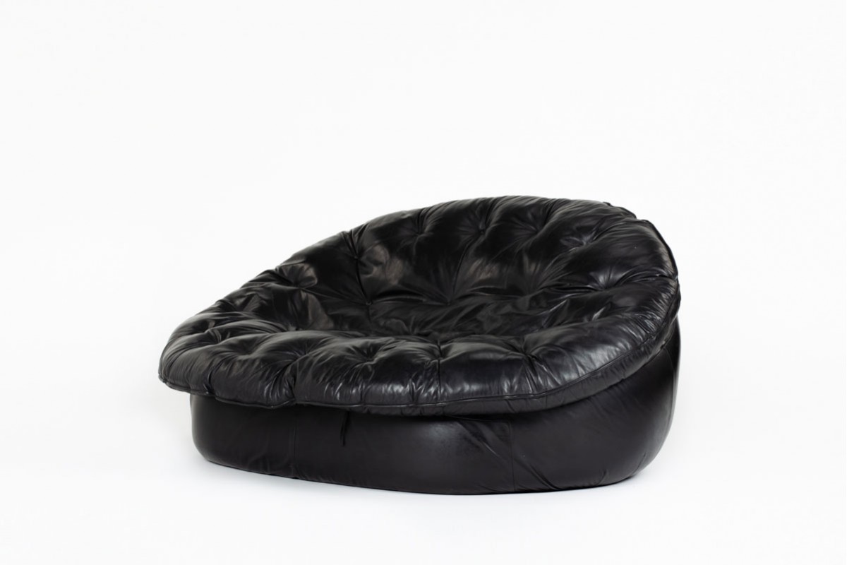 Sofa in black leather 1970