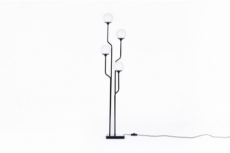 Goffredo Reggiani floor lamp in black metal and opaline glass 1970