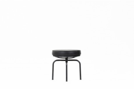 Tabouret modèle LC8 cuir Le Corbusier Charlotte Perriand édition Cassina 1970