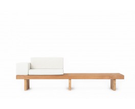 Banquette à lattes en sapin et coussins beige 1950