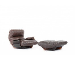 Fauteuil et repose pieds Michel Ducaroy modèle Marsala en cuir marron édition Ligne Roset 1970