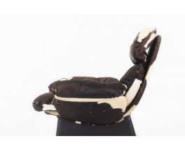 Fauteuil et repose-pieds en peau de vache 1970