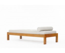 Daybed en orme et tissu lin beige Maison Thevenon édition Regain 1980