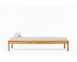 Daybed en orme et tissu lin beige Maison Thevenon édition Regain 1980