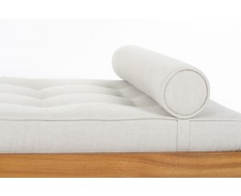 Daybed en orme et tissu lin beige Maison Thevenon édition Regain 1980