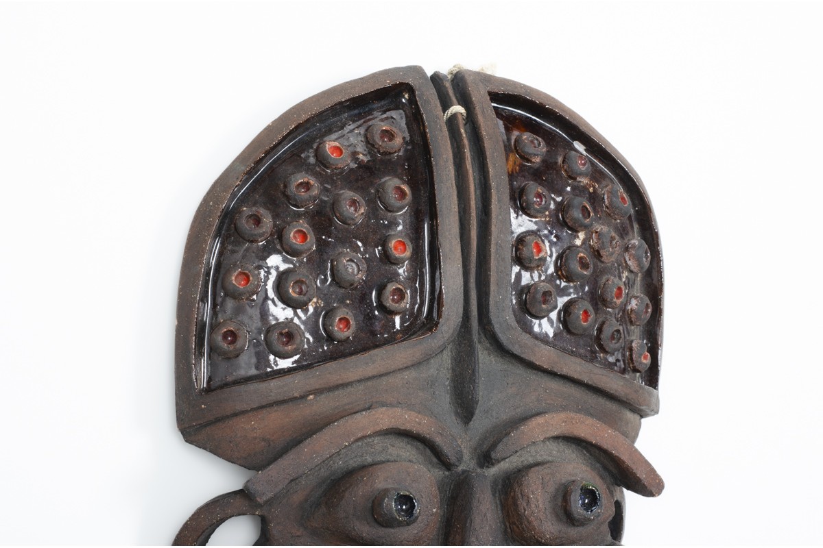 Wall mask in ceramic African design