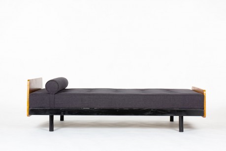 Lit de repos Jean Prouvé modèle SCAL 452 en acier et frêne 1950