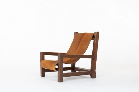 Fauteuil en pin et peau de vache 1950