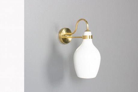 Applique en laiton et opaline édition Stilnovo 1950