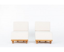 Paire de chauffeuses Guillerme et Chambron – Chêne et tissu beige, édition Votre Maison 1950