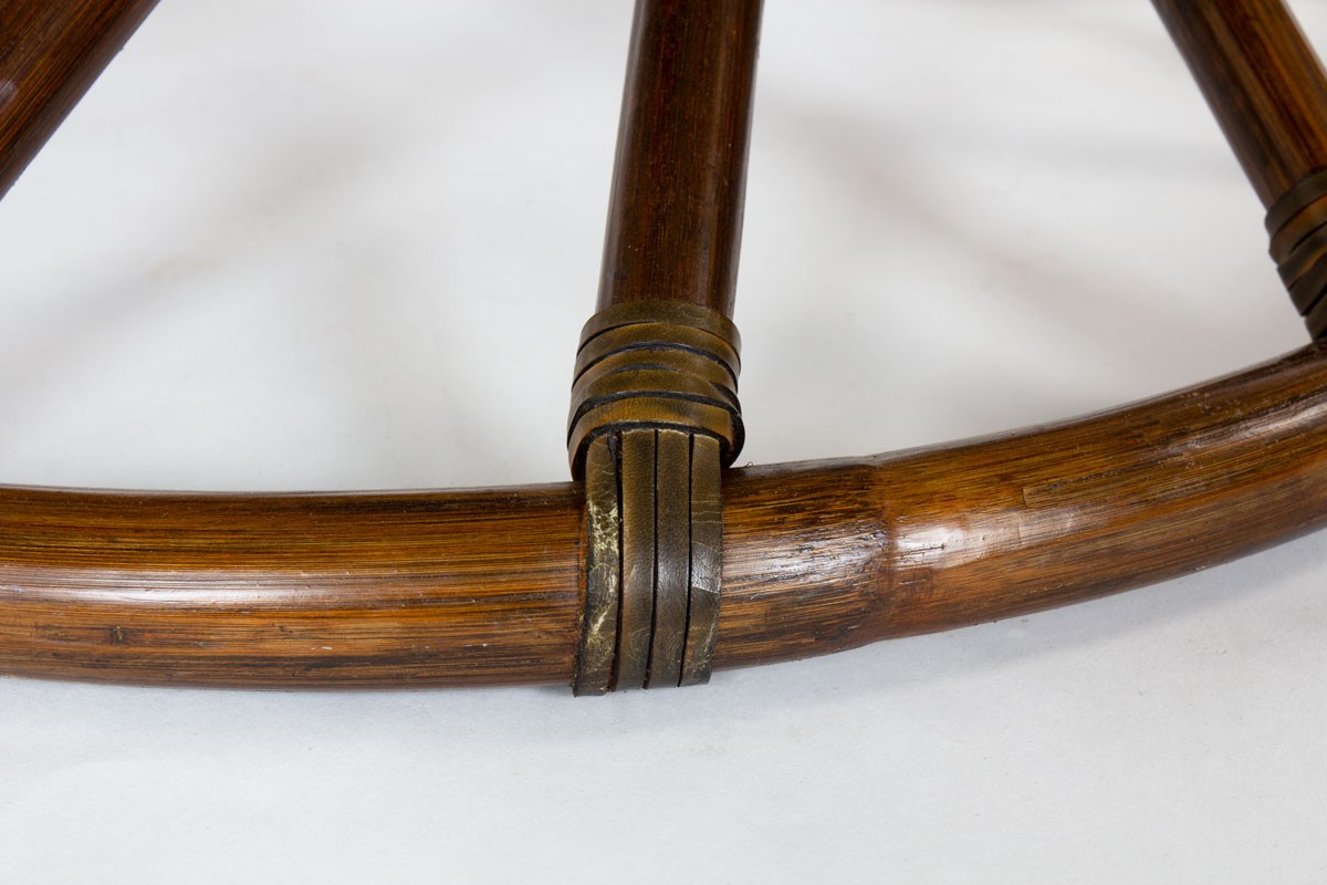 Table basse Bernard Govin modèle rond en bambou et verre édition Eguizier 1976