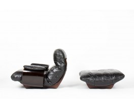 Fauteuil et repose pieds Michel Ducaroy modèle Marsala en cuir noir édition Ligne Roset 1970