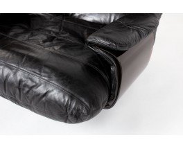 Fauteuil et repose pieds Michel Ducaroy modèle Marsala en cuir noir édition Ligne Roset 1970