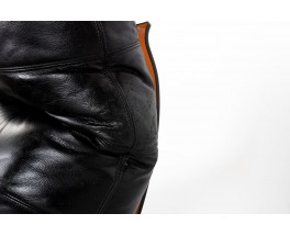 Fauteuil et repose pieds Michel Ducaroy modèle Marsala en cuir noir édition Ligne Roset 1970