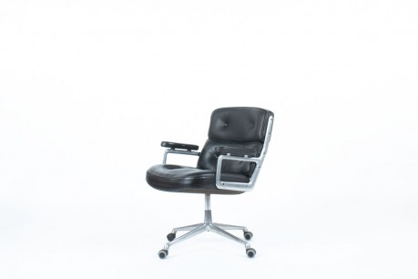 Office armchair by Eames model Lobby in leather edition Mobilier International 1960